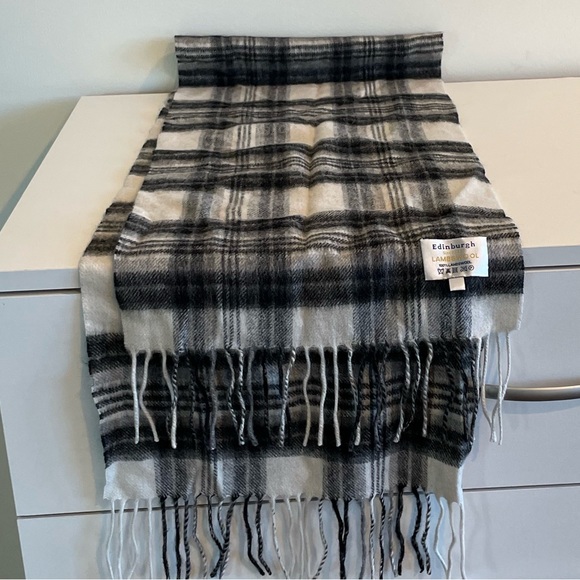 Edinburgh 100% Lambswool Plaid Scarf - Picture 3 of 6